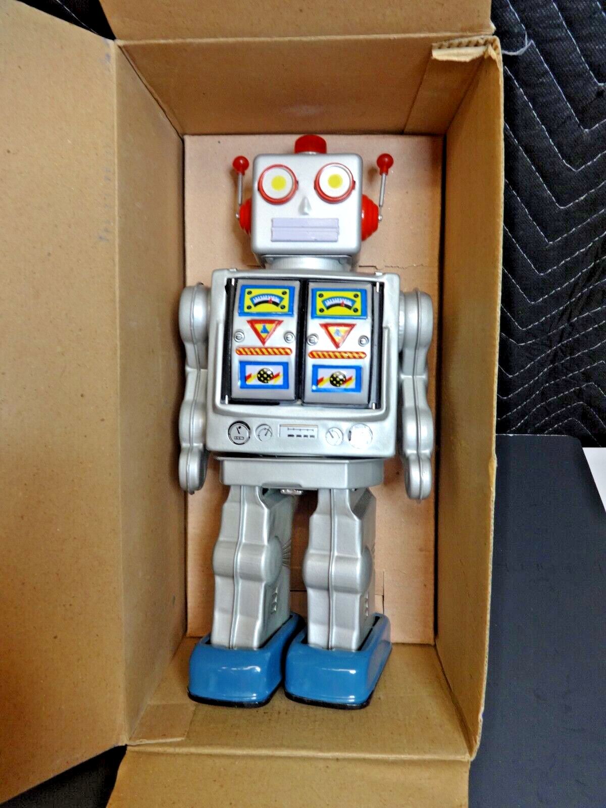 Space Walk Man Robot Battery OP ME 100 In Original box