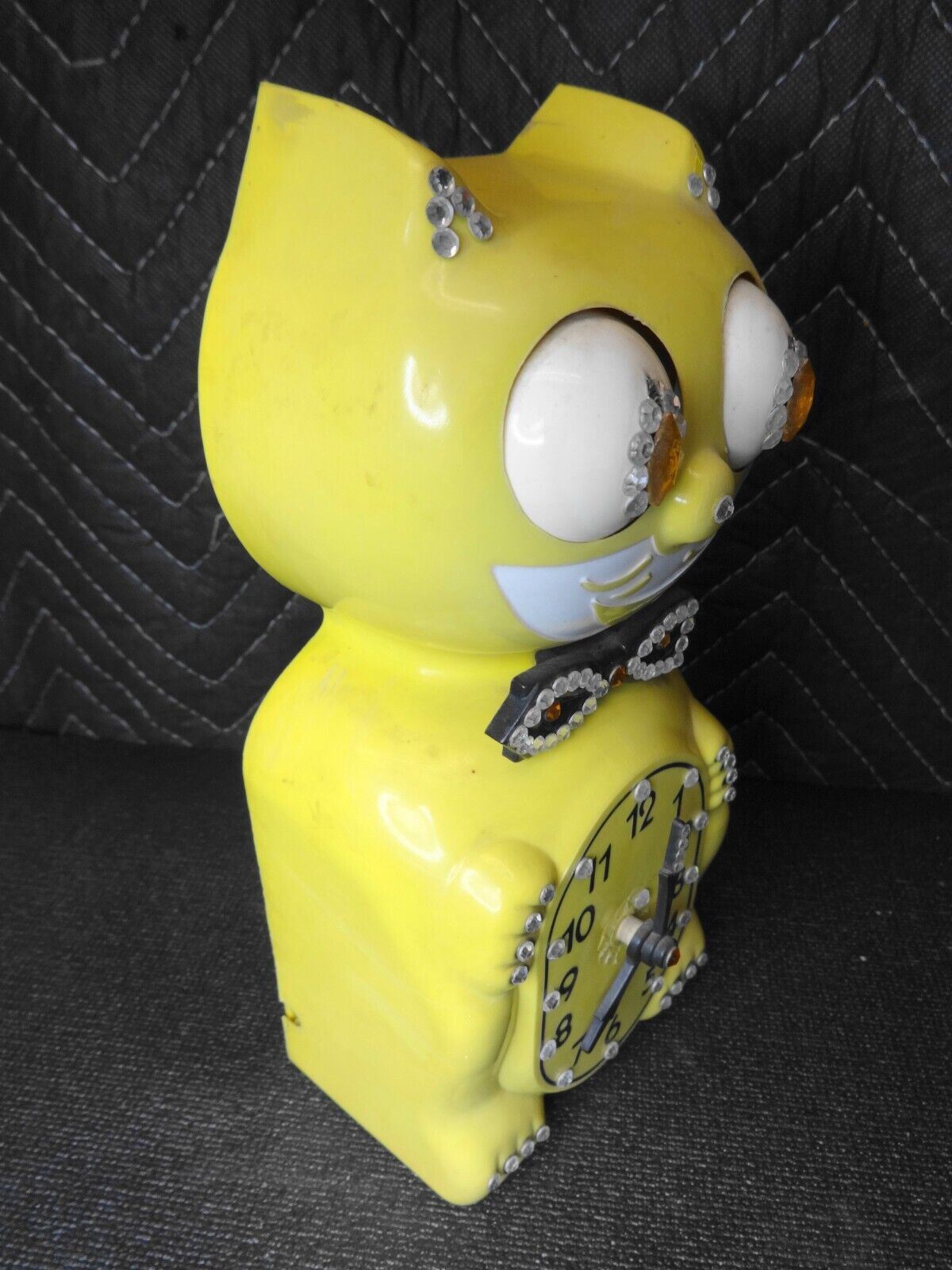 VINTAGE KIT CAT KLOCK MODEL D8 in Yellow - for Parts or Repair