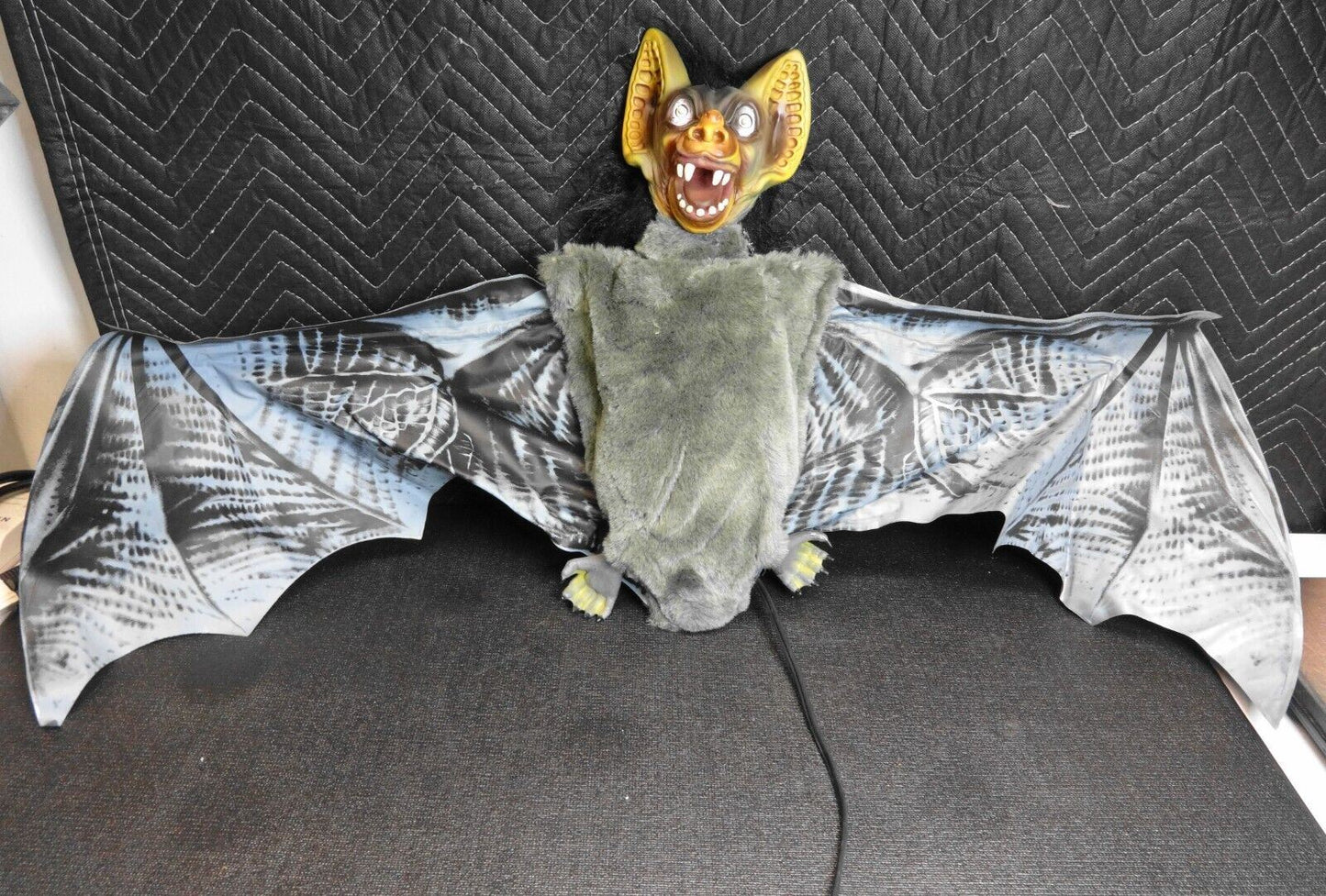 VTG Telco Motion-ettes Mobile Bat w/ 48" Wingspan - Flapping Wings - Halloween