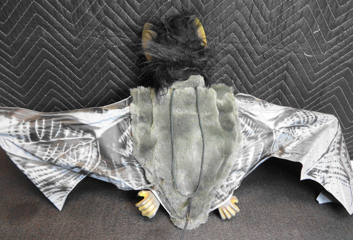 VTG Telco Motion-ettes Mobile Bat w/ 48" Wingspan - Flapping Wings - Halloween