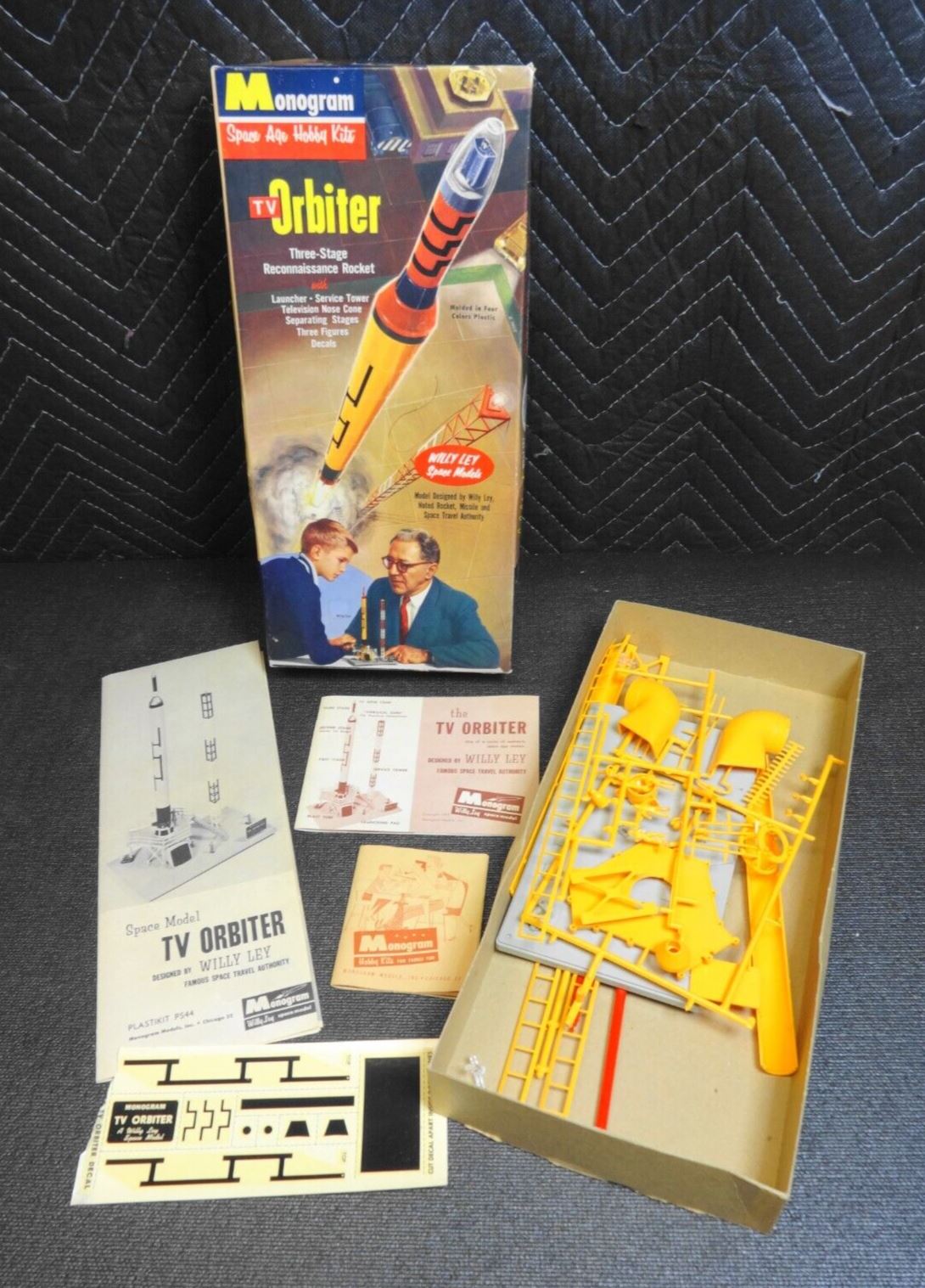 1959 Monogram Willy Ley TV Orbiter Three-Stage Recon Rocket model kit (PS44-129)