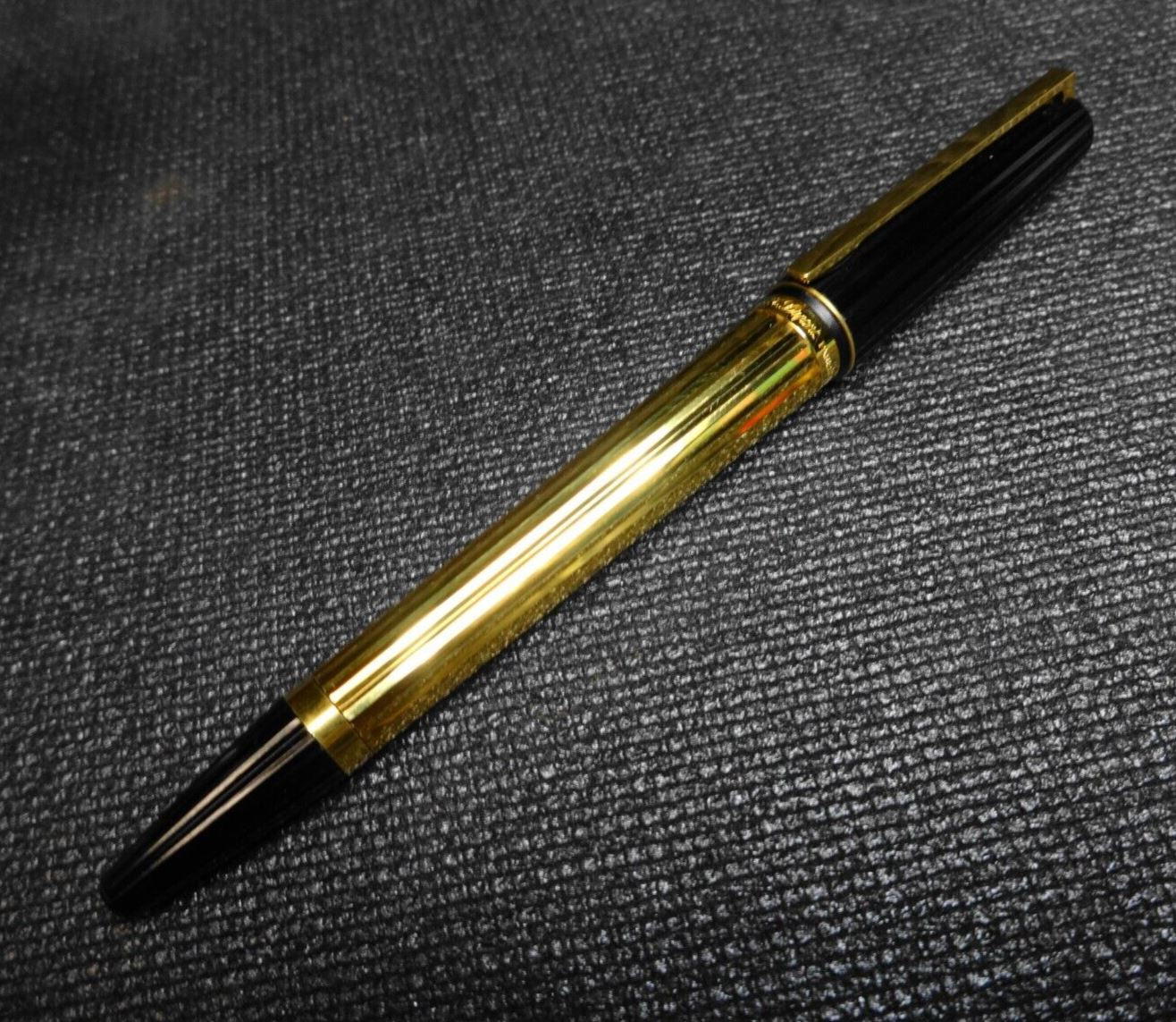 MINT Cond. S.T. DUPONT Saint Germain Black & Gold Ballpoint Pen