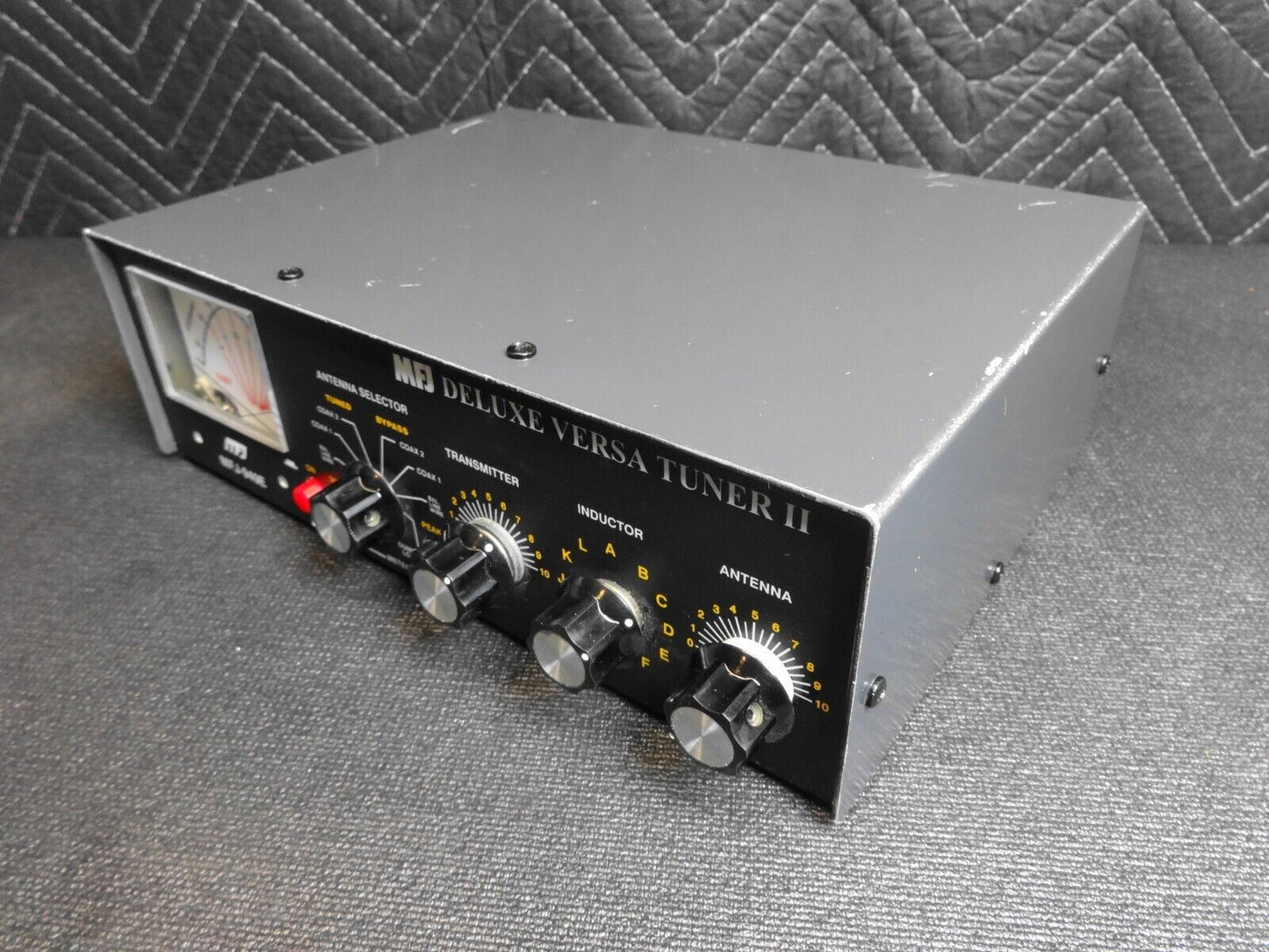MFJ-949E Versa Tuner II - Ham Radio HF Antenna 300W 160-10 Meters