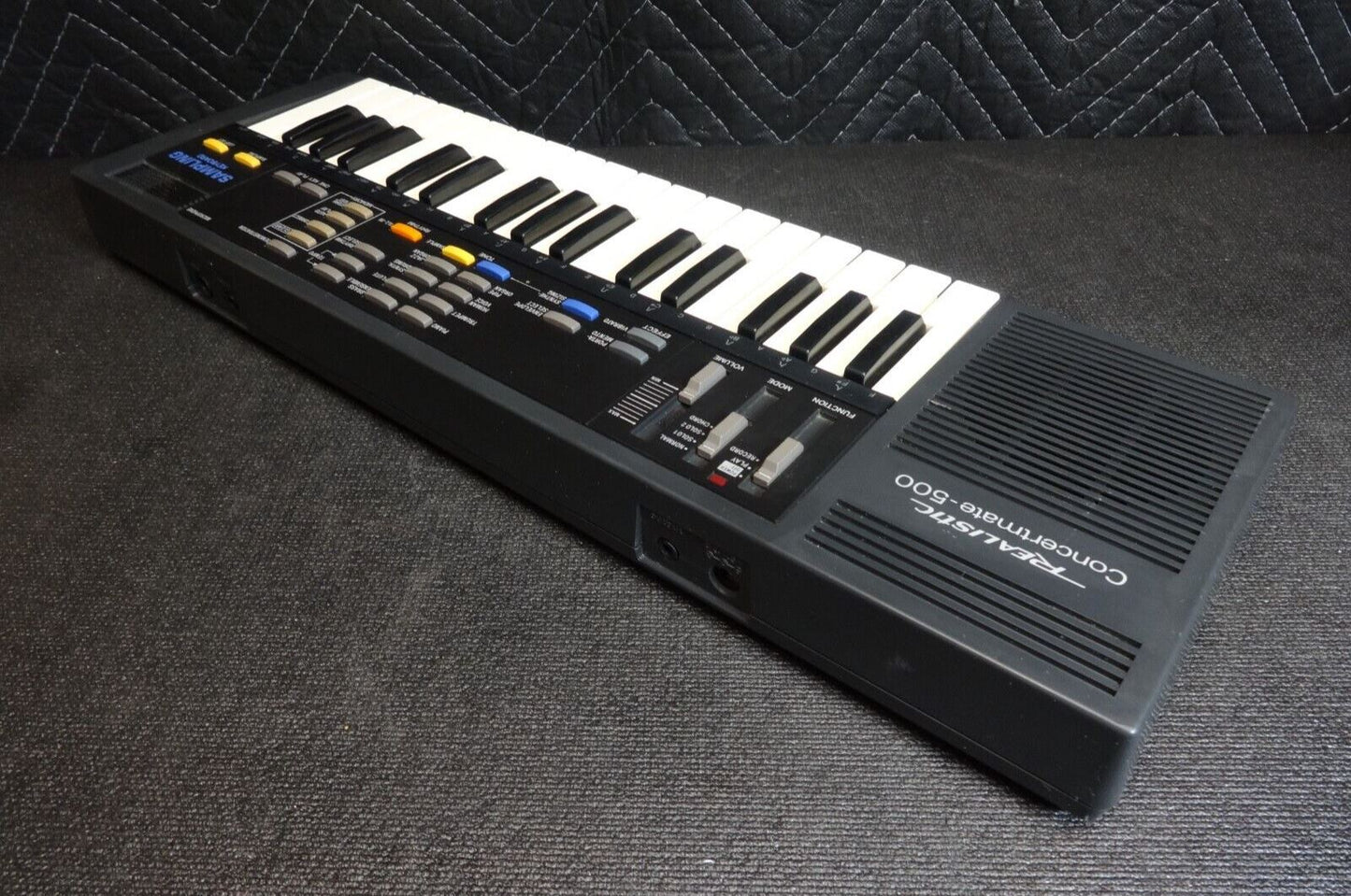 Realistic Concertmate 500 Sampling Keyboard Synthesizer
