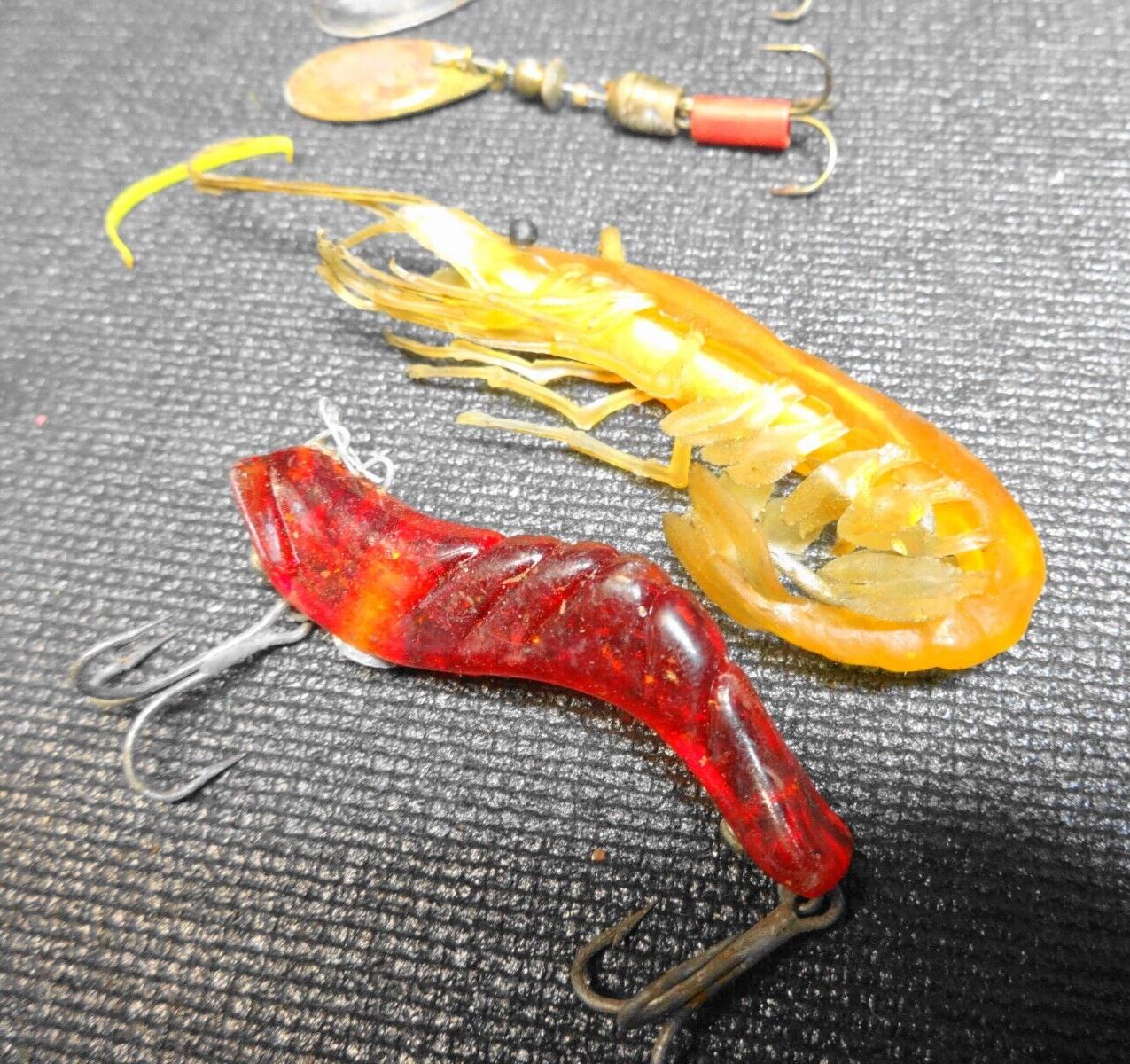 OLD Vintage FISHING TACKLE BOX LOT HOOKS LURES CRAWFISH SPOONS SPINNERS NOS