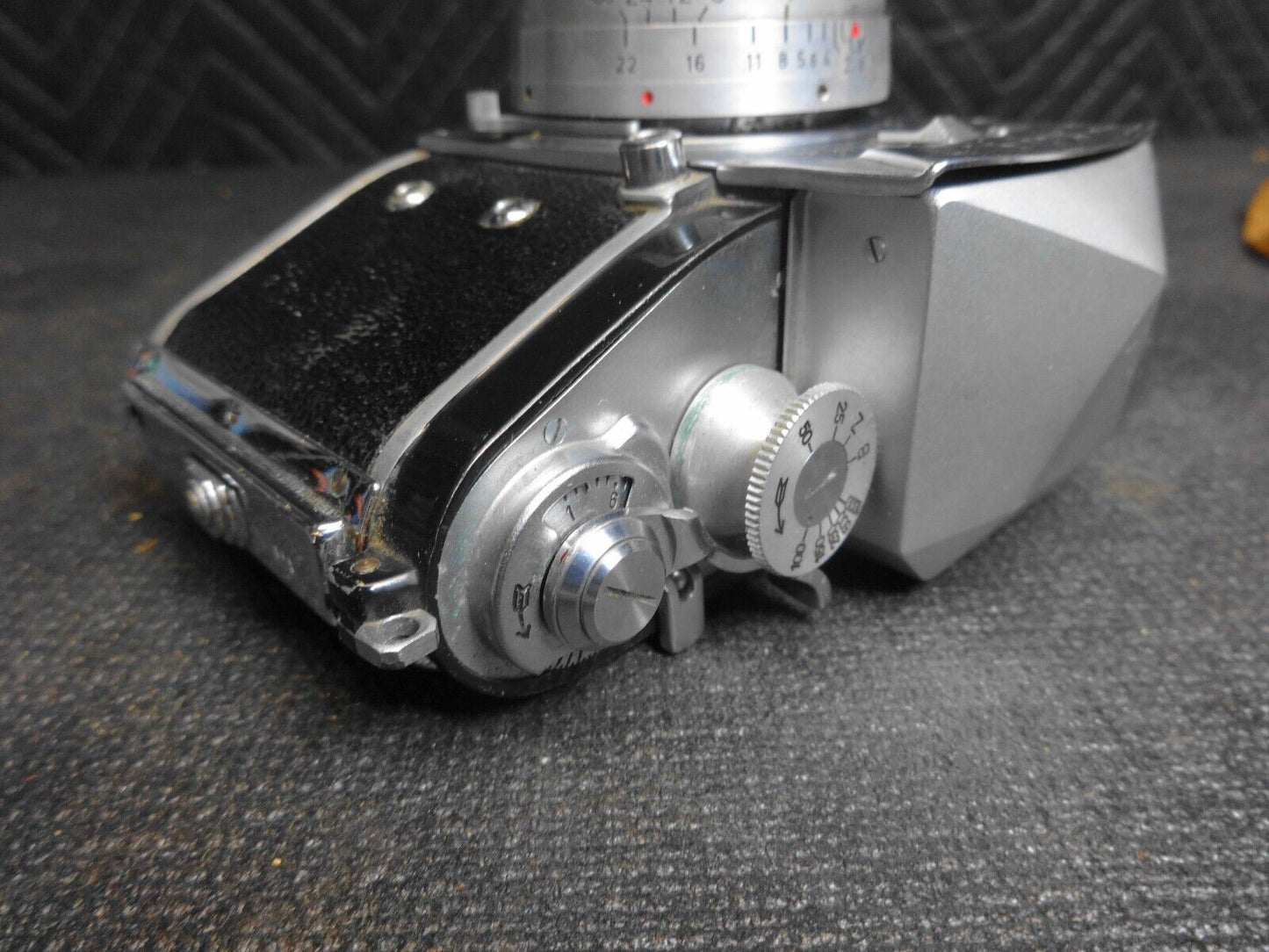 VINTAGE EXAKTA V CAMERA w/ Meyer-Optik Gorlitz Primoplan 58mm 1.9 Lens & Guide