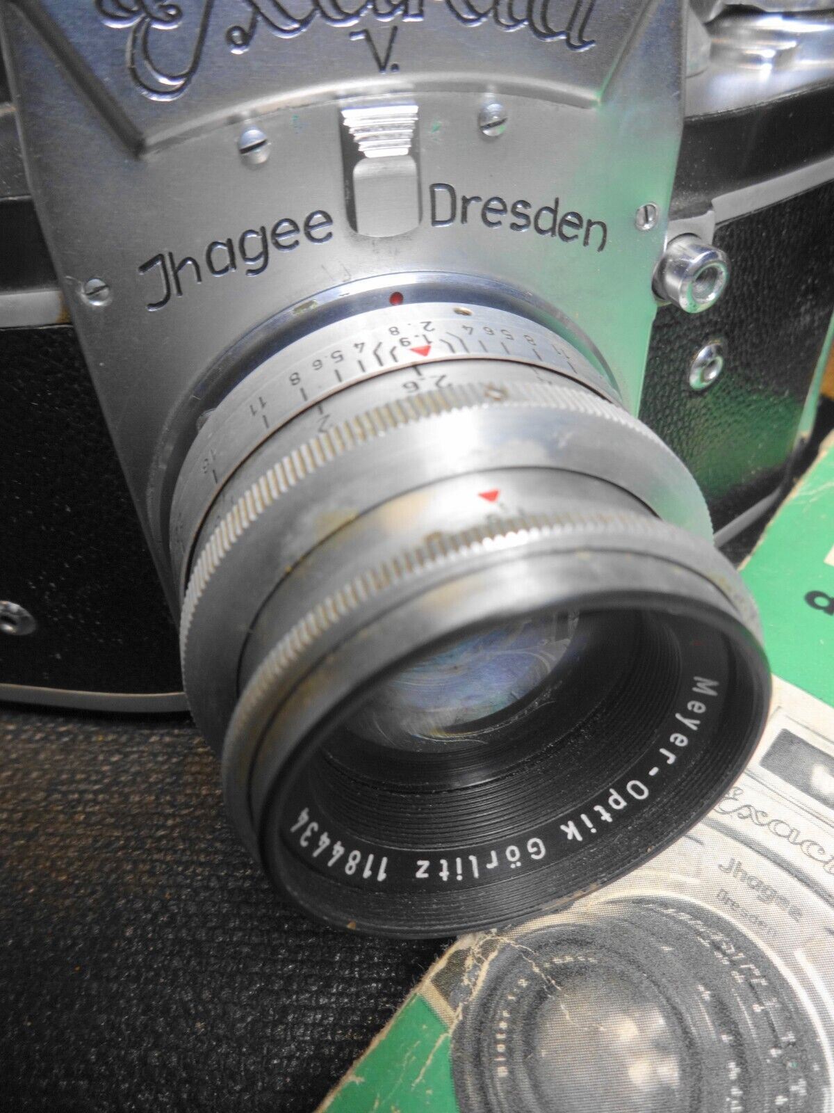 VINTAGE EXAKTA V CAMERA w/ Meyer-Optik Gorlitz Primoplan 58mm 1.9 Lens & Guide