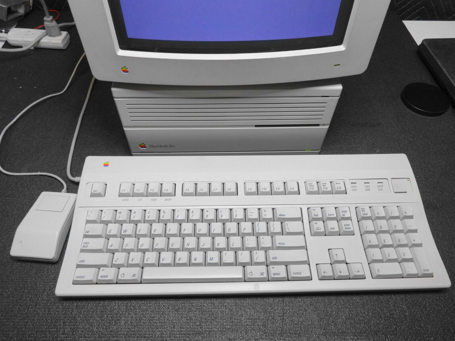 Vintage Apple Macintosh IIci Mac M5780 Computer, Monitor, Mouse, Keyboard