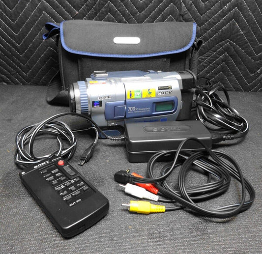 Sony DCR-TRV520 Digital 8 Camcorder NIGHTSHOT!  with Remote, Case & Cords