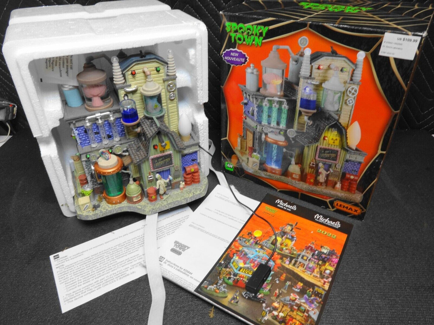 Lemax Spooky Town 2022 DR GORY'S LABORATORY #25844 - Lighted Building