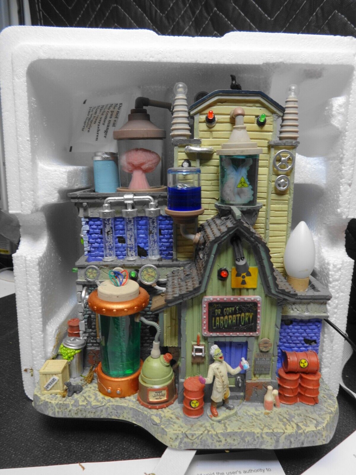 Lemax Spooky Town 2022 DR GORY'S LABORATORY #25844 - Lighted Building
