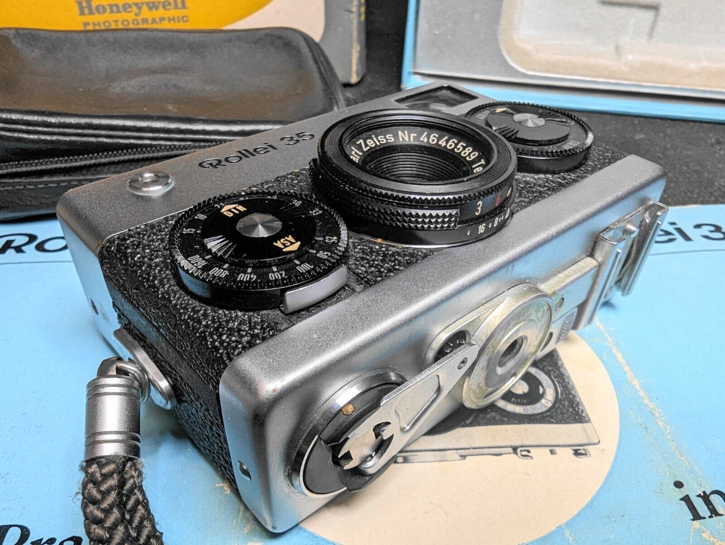 Rollei 35 Germany with 40mm f3.5 Tessar Lens - Box, Leather Pouch, Batt & Manual
