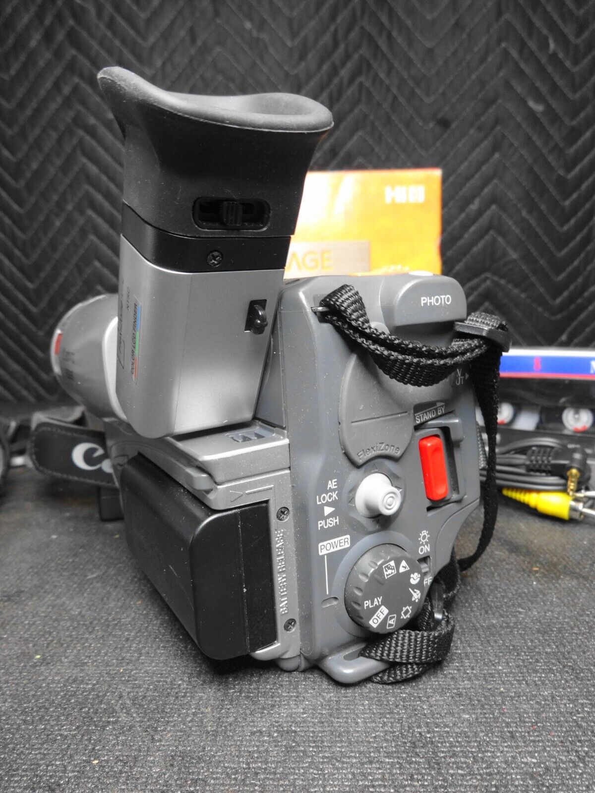 Canon ES65 HI-8 Camcorder - Great for Transfer! Watch Record Transfer Hi8