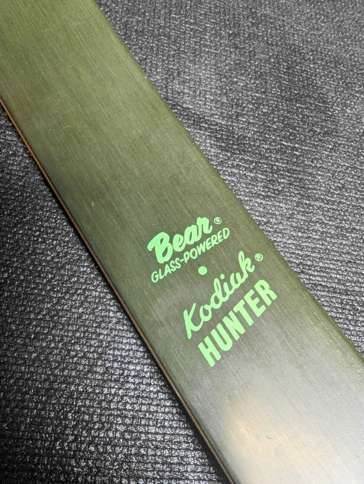 Vintage Bear Kodiak Hunter recurve bow. 60 inch - 50#