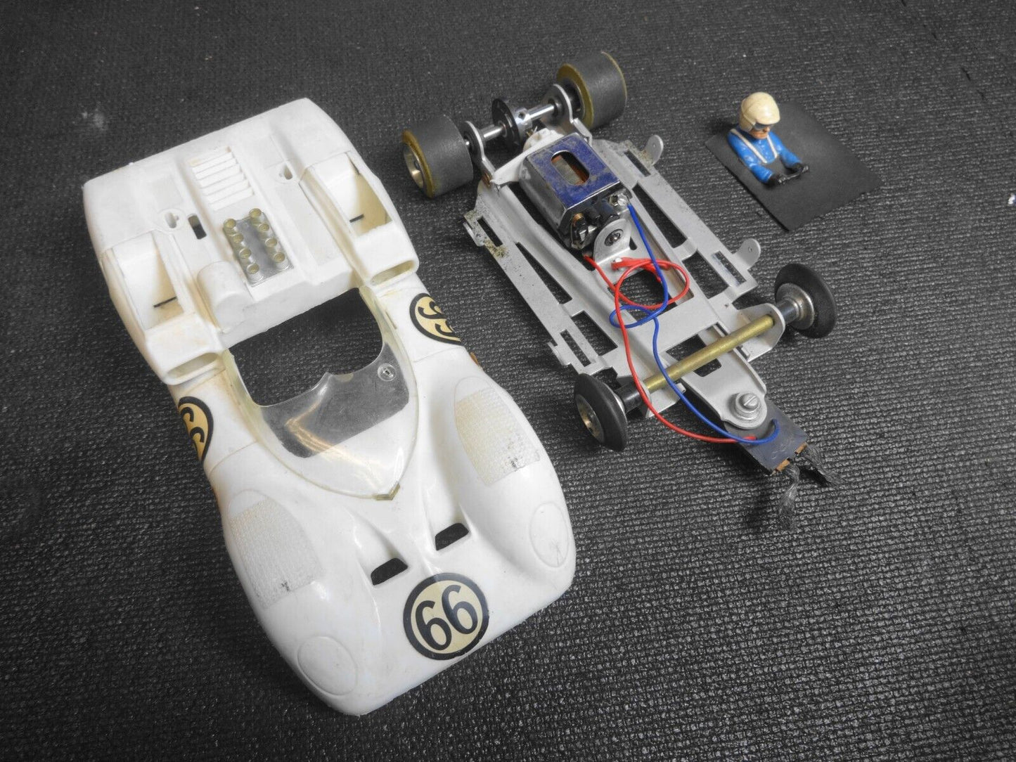 Vintage Cox Chaparral 1/24 fulcrum Slot Car 1960's White 66 - Missing Wing