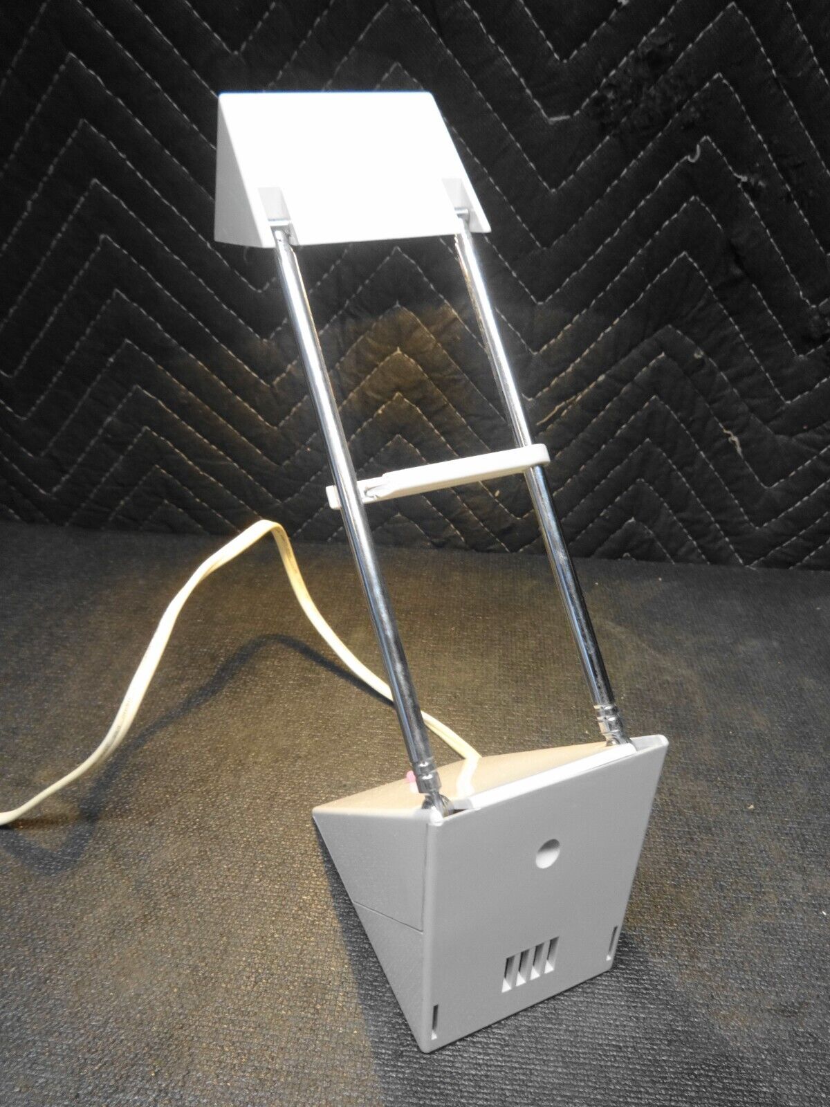 Vintage 1980's Ikea ART Telescoping Adjustable Desk/Wall Halogen Lamp - White