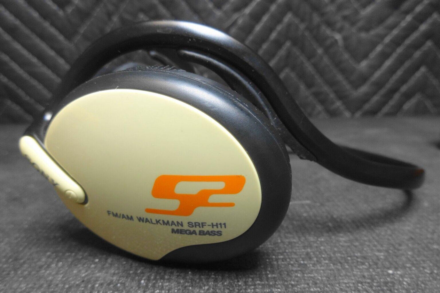 Sony SRF-H11 S2 Sports FM/AM Walkman Headphones Tested Works Perfect