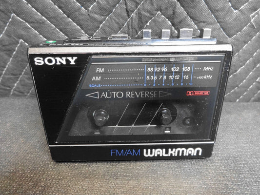 Vintage Sony Walkman WM-F77 AM/FM Stereo Tape Player ** AS IS, For Parts/Repair