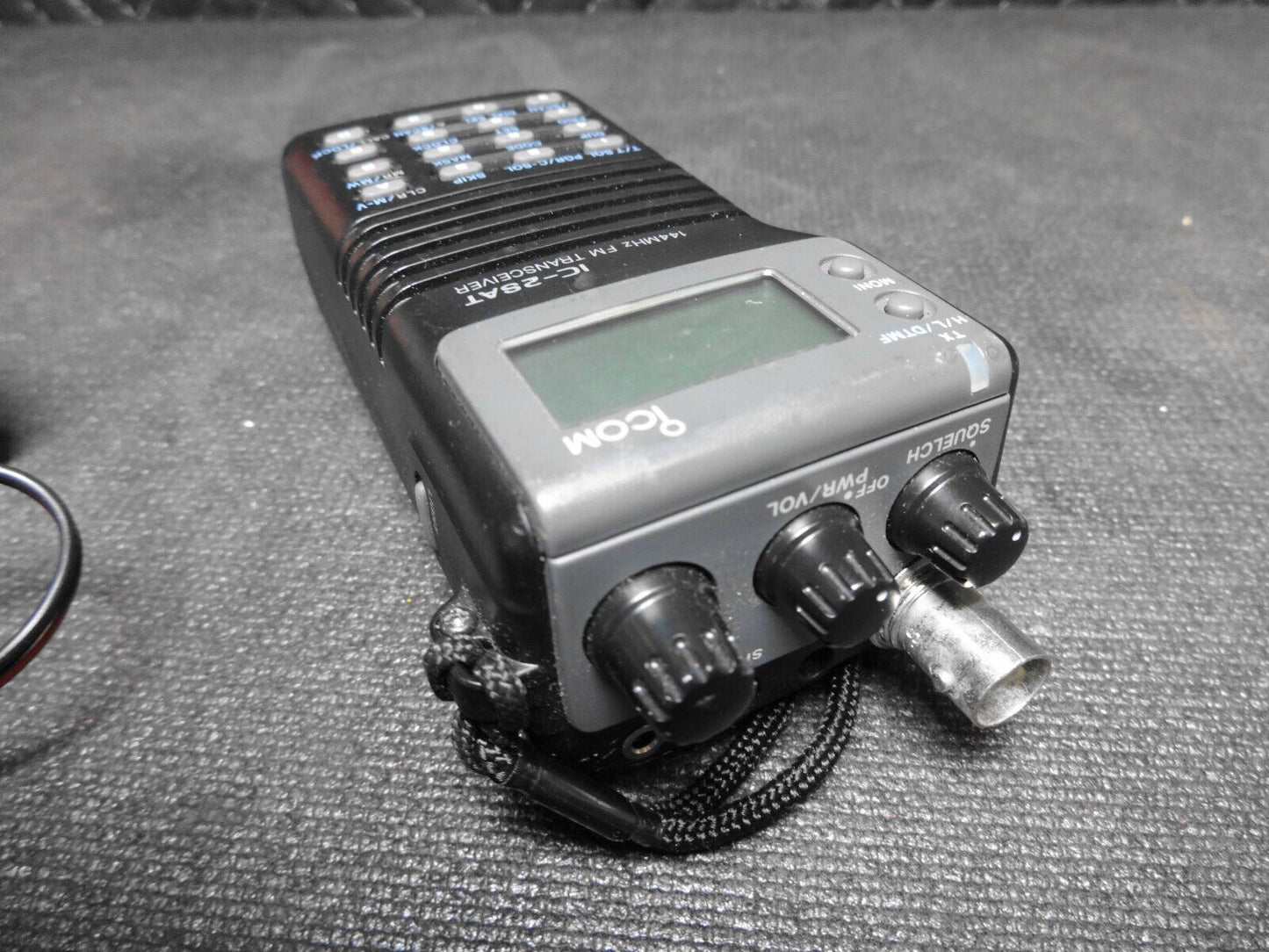 ICOM IC-2SAT HANDHELD RADIO w/ Power Adapter - For Parts / Restore