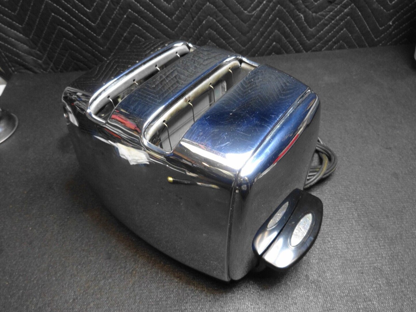 Vintage 1960s Sunbeam Radiant Control Toaster T-35-1 Chrome Bakelite Gold Logo