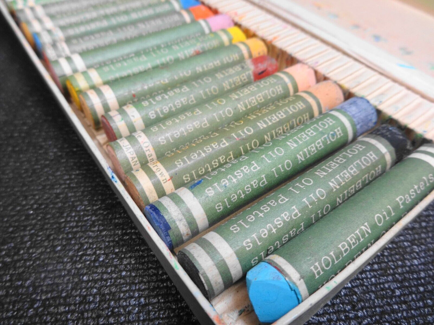 Holbein Artists Oil Pastel 24 Sticks - Vintage Issue