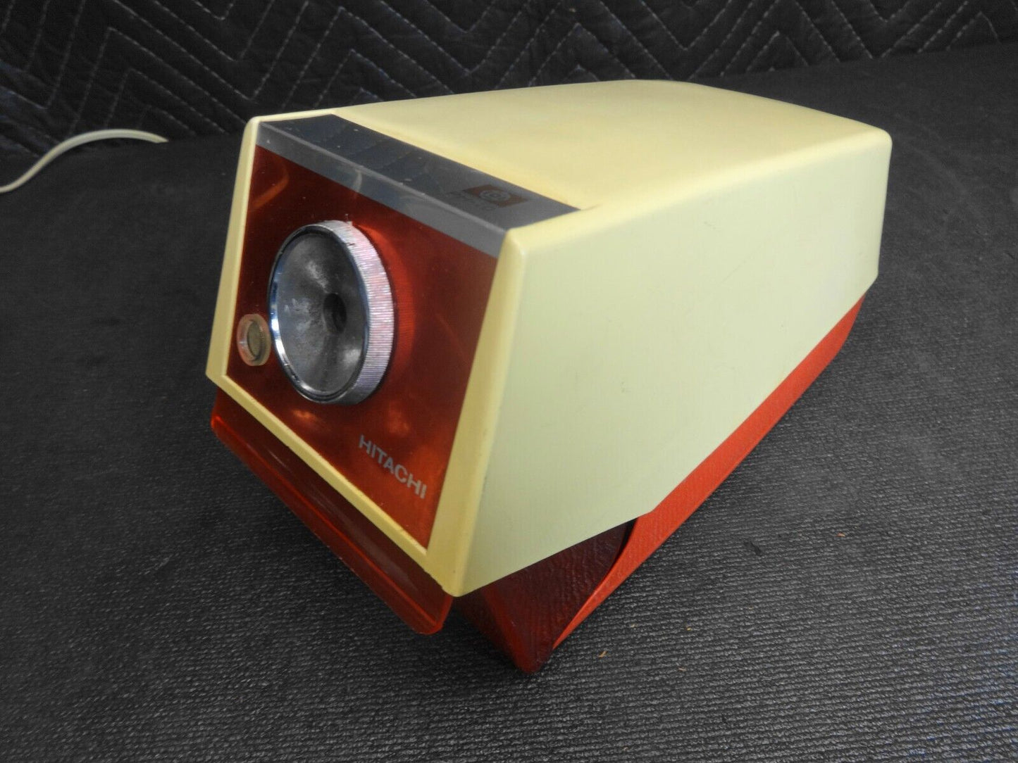 VINTAGE  HITACHI PH-10 ELECTRIC PENCIL SHARPENER - Red Face / Bin